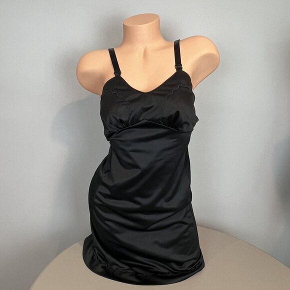 Vintage Lady Linda Black Slip Retro Size S / 32 Short Nylon Made in USA - Picture 1 of 11
